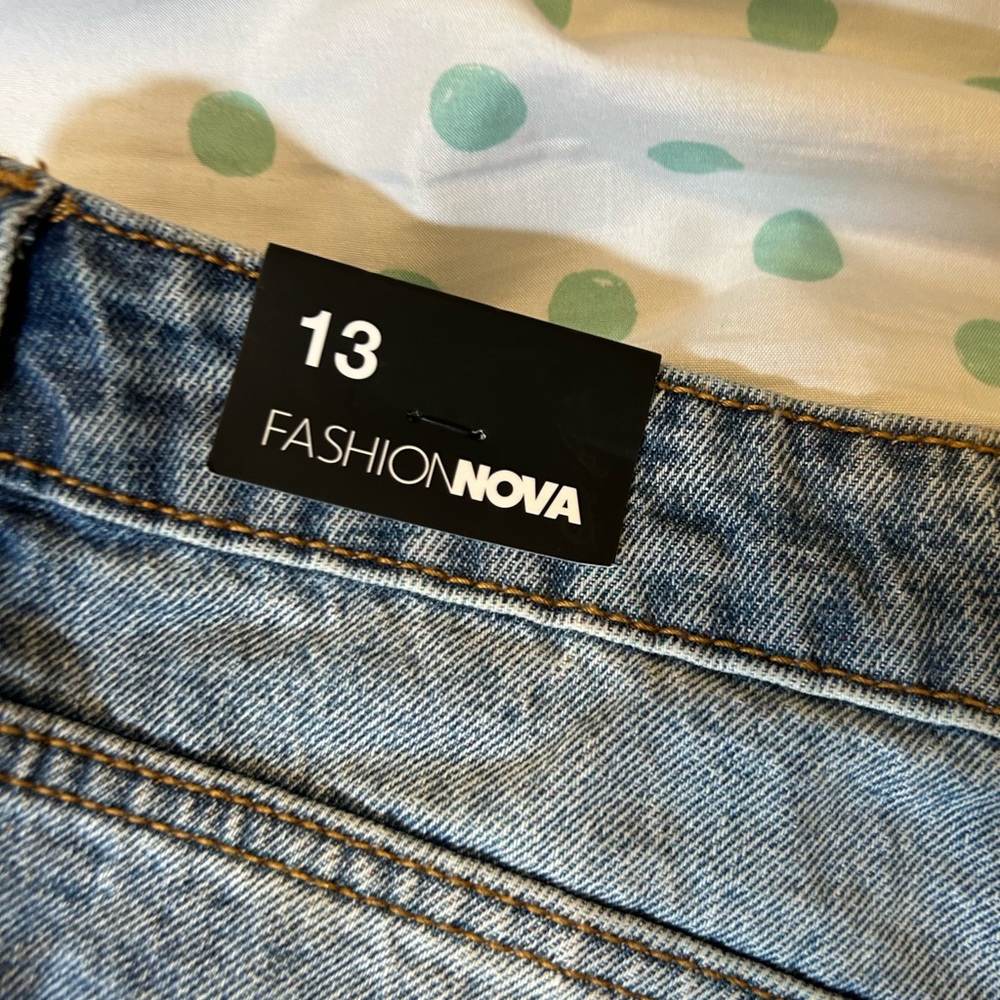 Fashion Nova works Demin distressed shorts- NWT - Picture 5 of 5